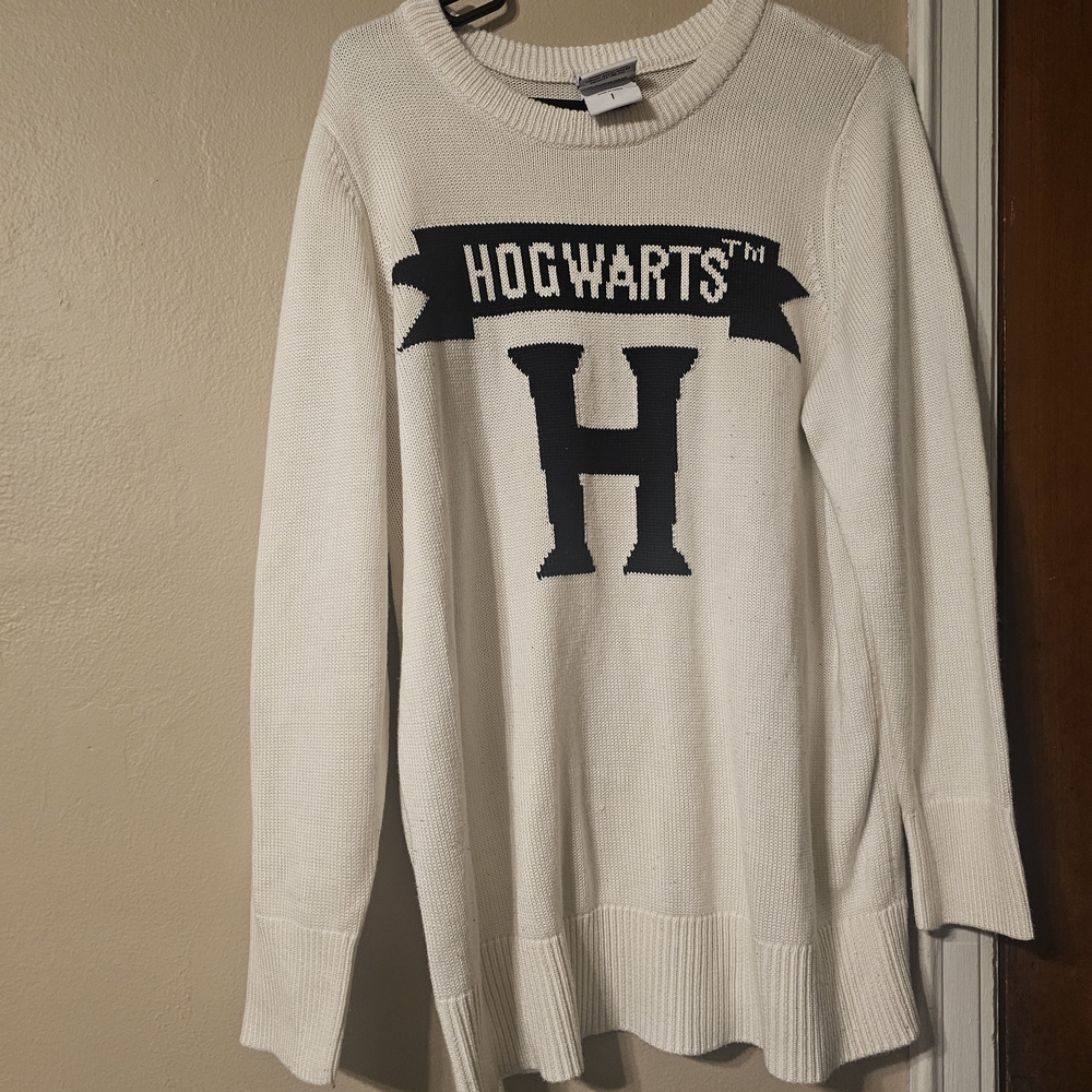 Warner Bros. Hogwarts White and Black Sweater